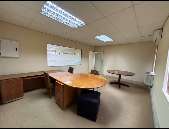 122M² OFFICE TO LET IN KENILWORTH